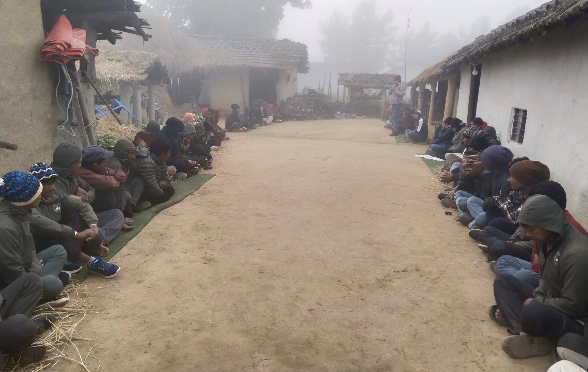 चुनिन थाले थारु बस्तीमा बरघर, १५ पालिकाले ल्याए बरघर ऐन