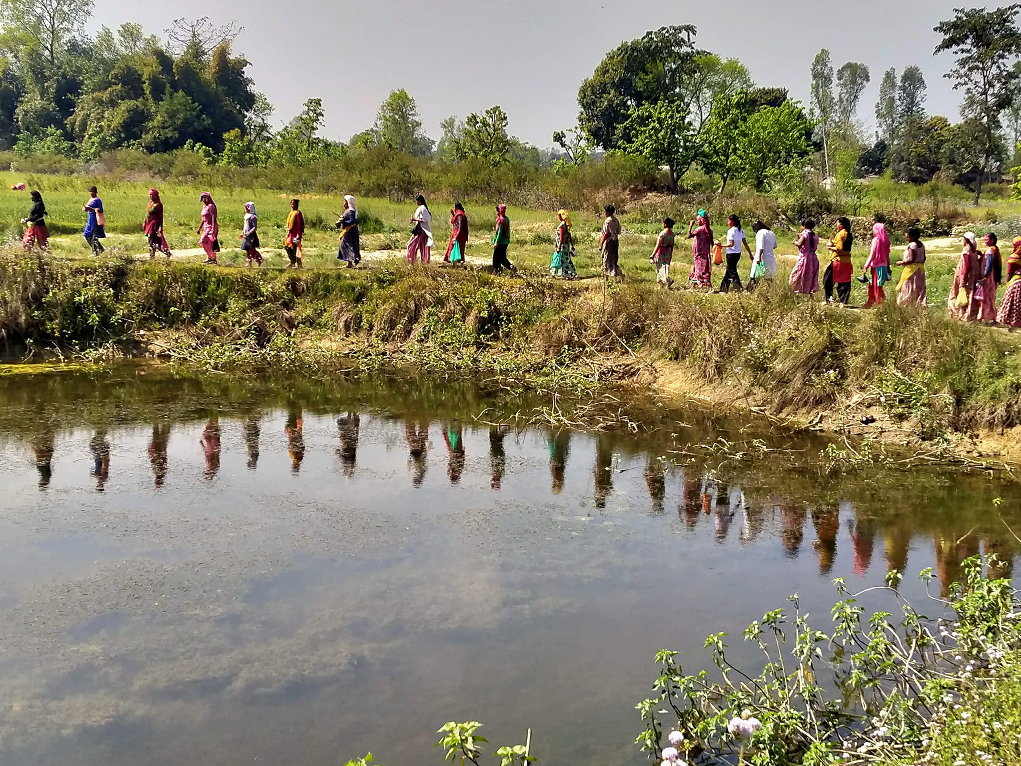 ककौरा थारु गाउँको होलीमा बर्षौँपछि सामेल हुँदा