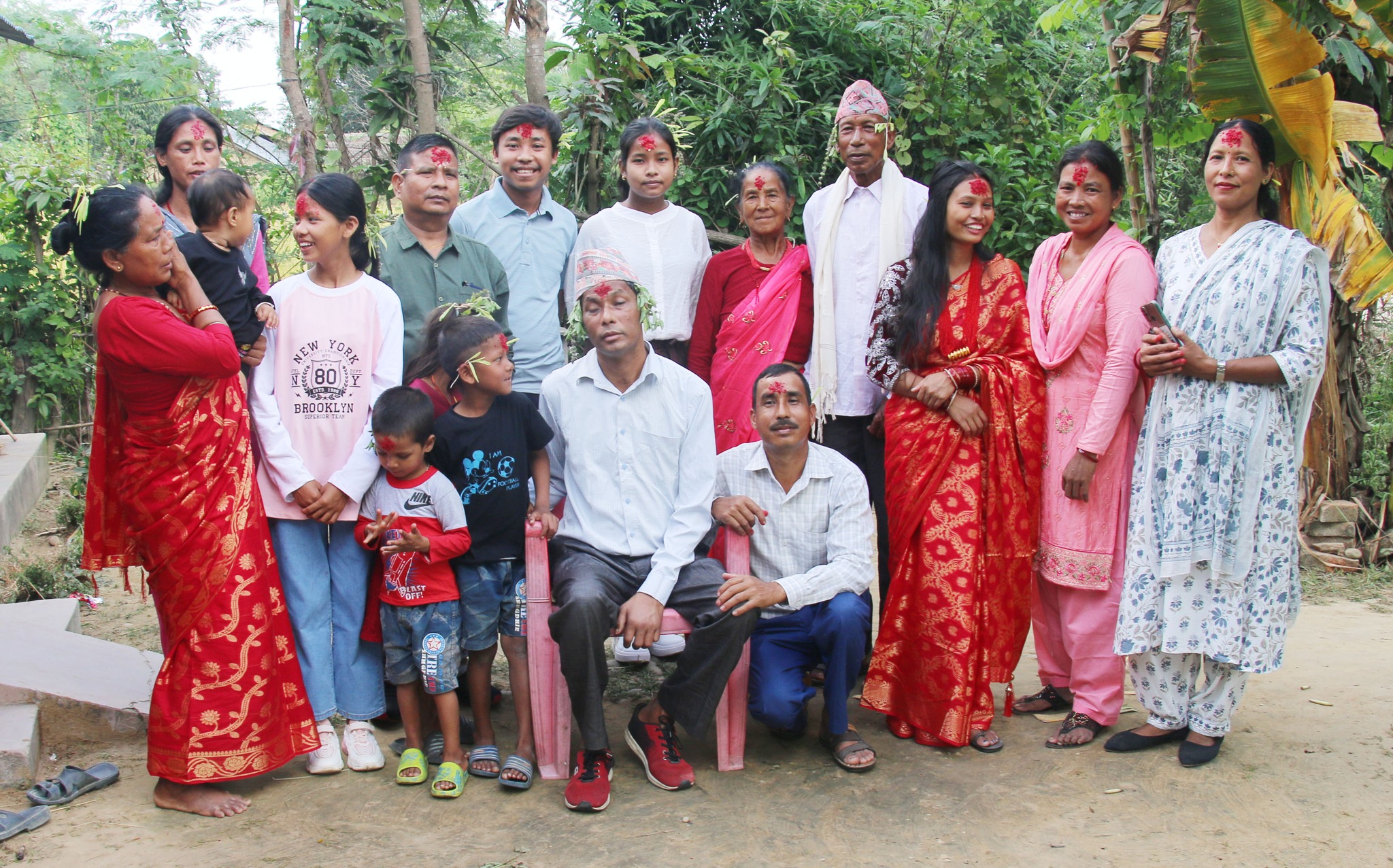 साहित्यकार सुशील चौधरीले मनाए परिवारसँग दसैँ