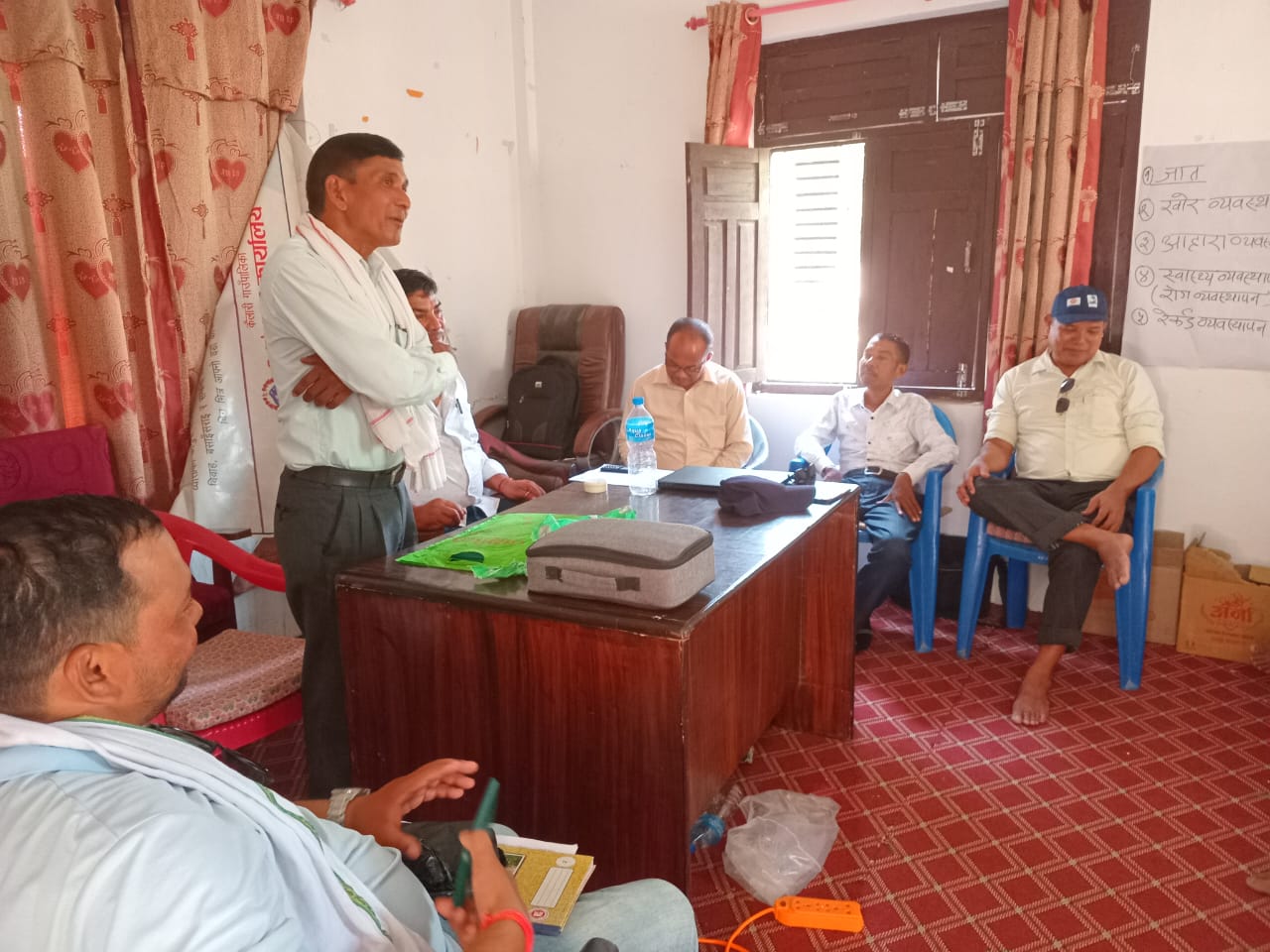 केन्द्रले हातखुट्टा बाँधेर तातो बालुवामा सुताउने काम गर्दछ : वडाध्यक्ष चौधरी