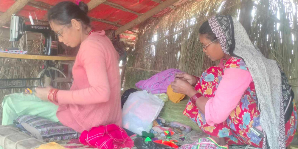 राना थारूको पोशाक सिलाएर राम्रो कमाई