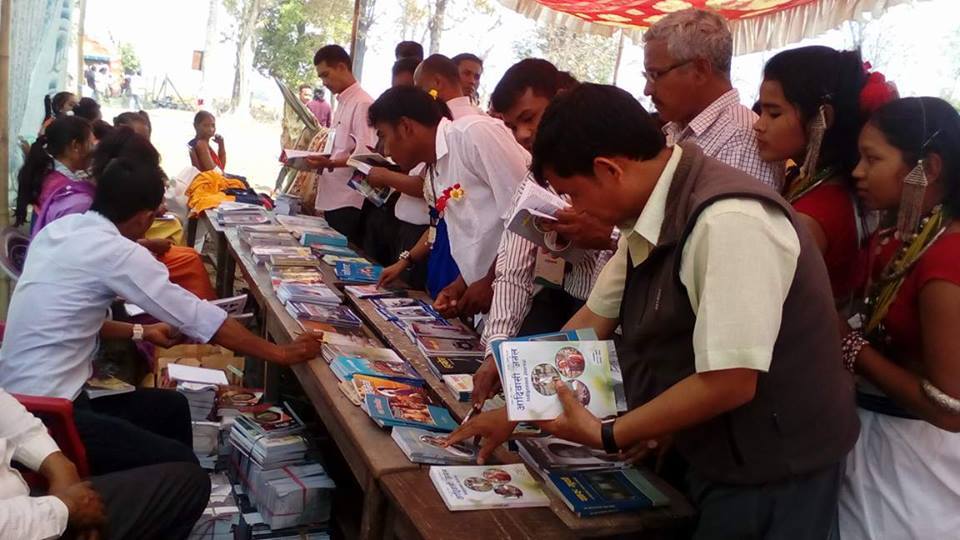 कैह्या सम थारु साहित्य लिखो केल कना ? 